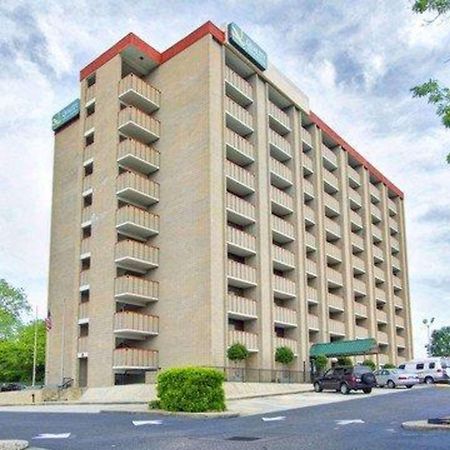 Quality Inn & Suites פייטוויל מראה חיצוני תמונה