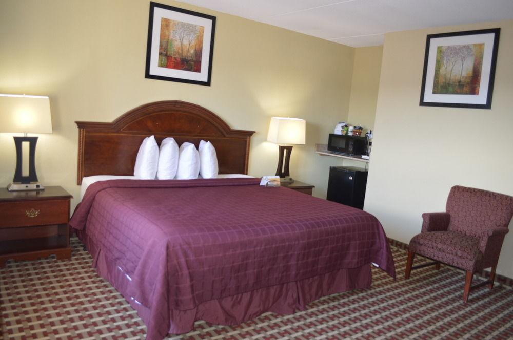 Quality Inn & Suites פייטוויל מראה חיצוני תמונה