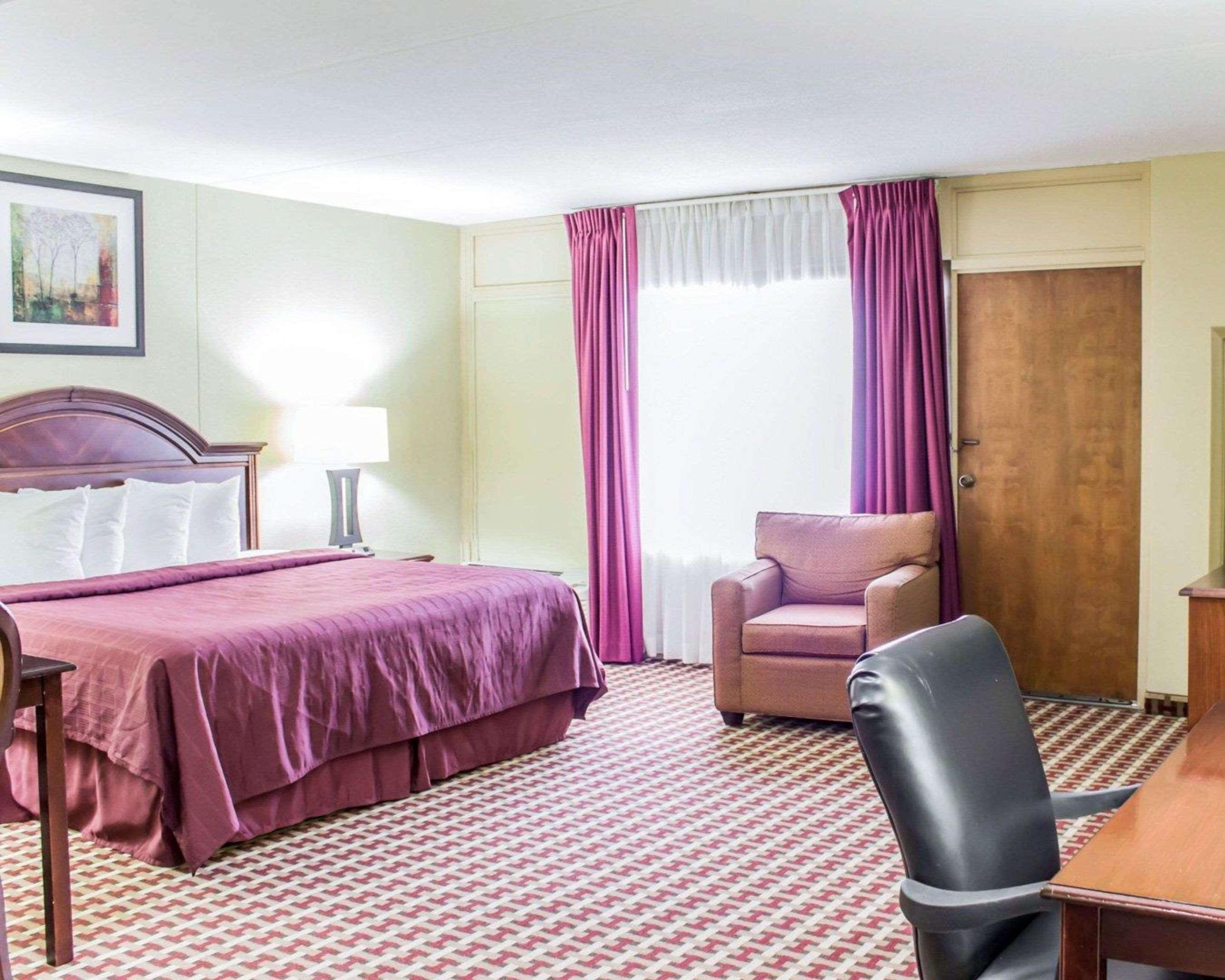 Quality Inn & Suites פייטוויל מראה חיצוני תמונה