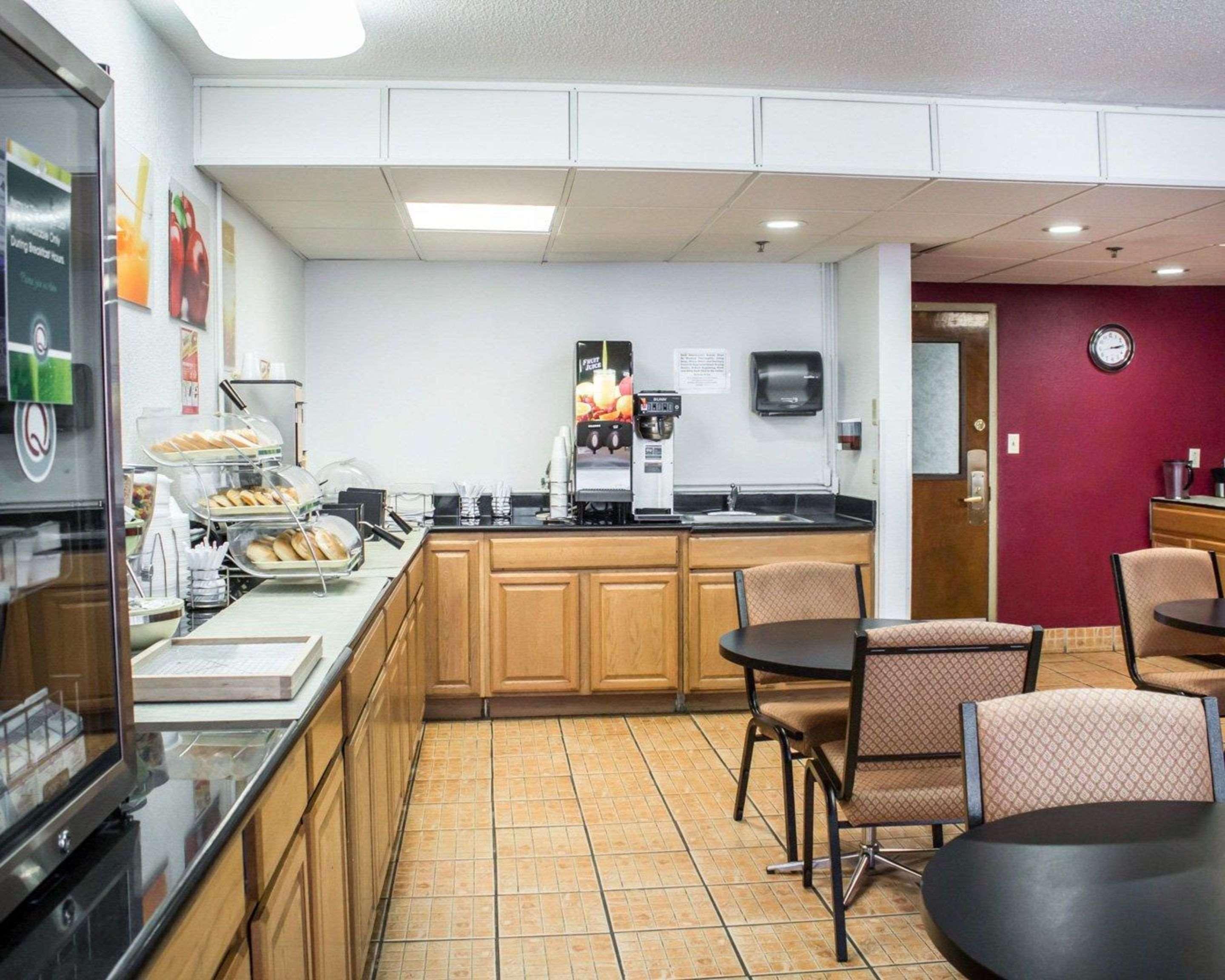 Quality Inn & Suites פייטוויל מראה חיצוני תמונה