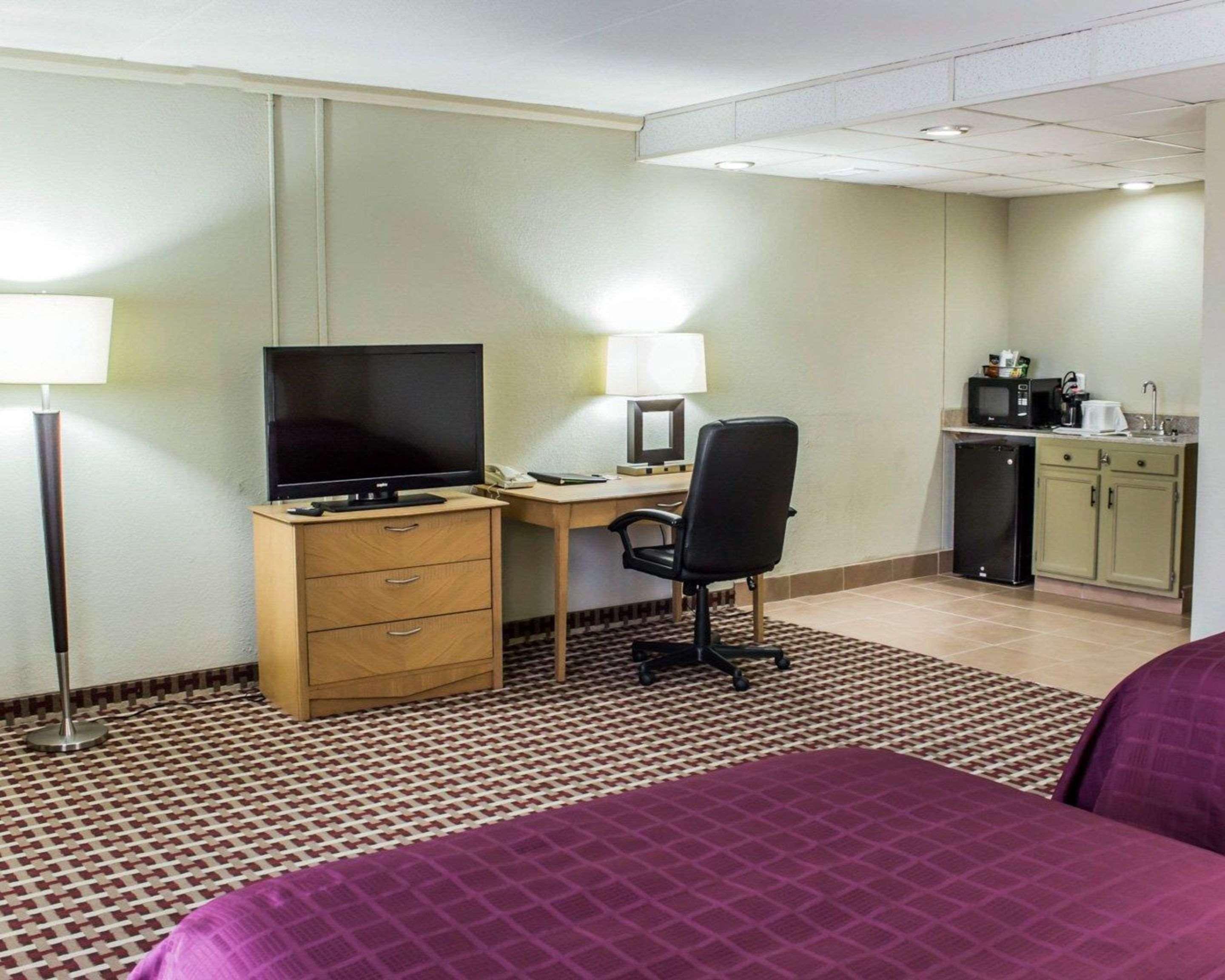 Quality Inn & Suites פייטוויל מראה חיצוני תמונה