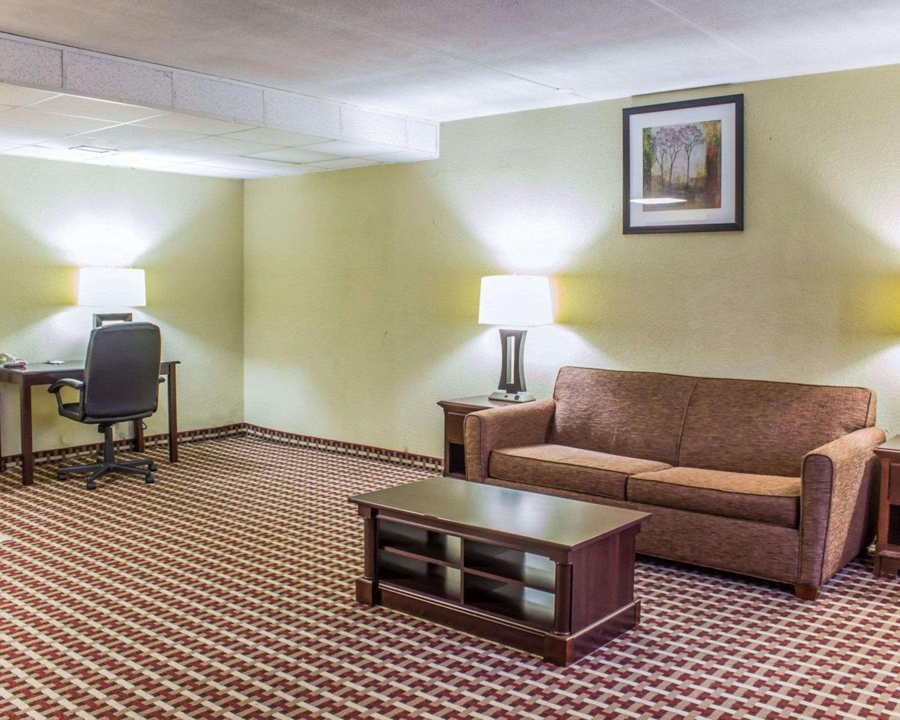 Quality Inn & Suites פייטוויל מראה חיצוני תמונה