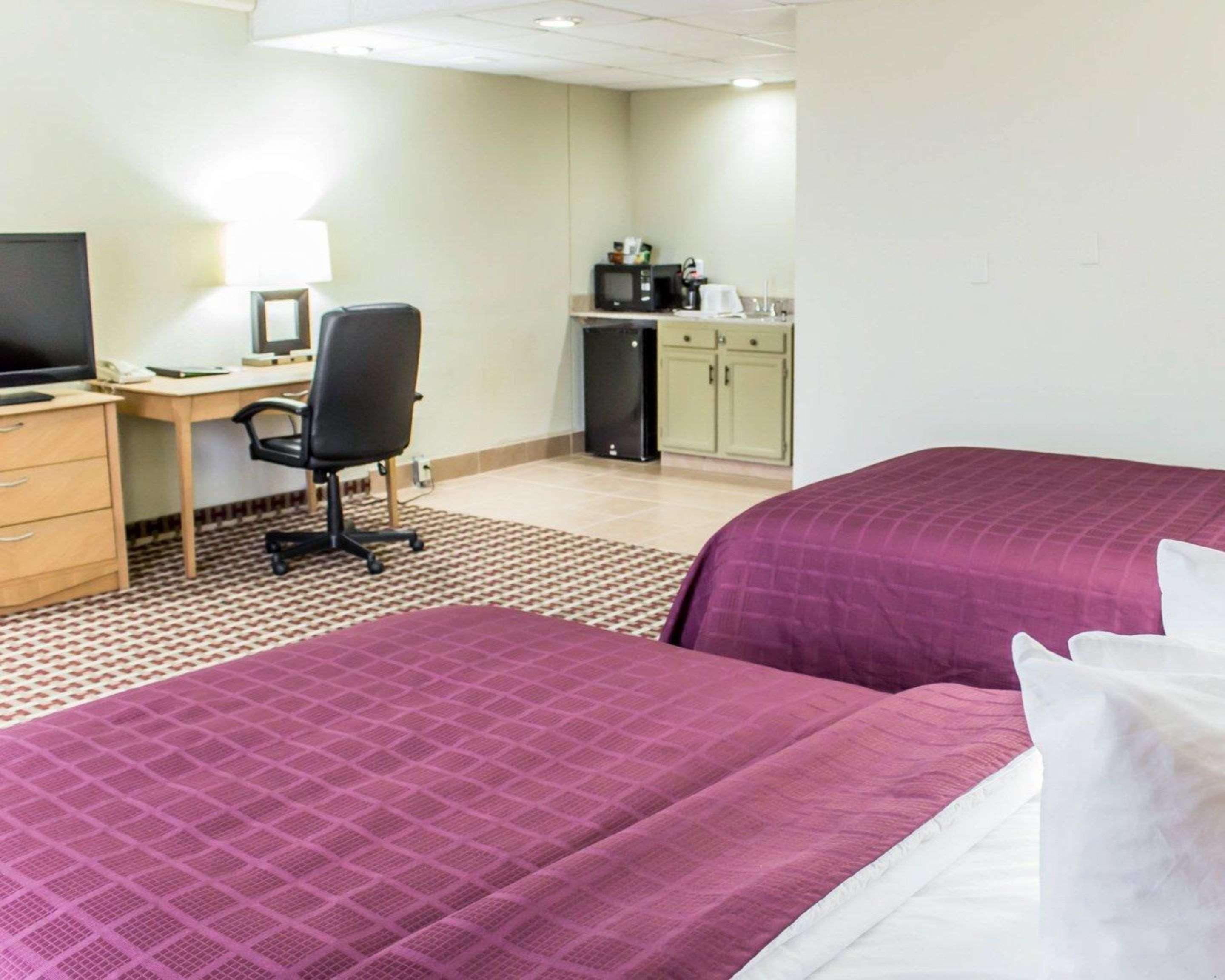 Quality Inn & Suites פייטוויל מראה חיצוני תמונה