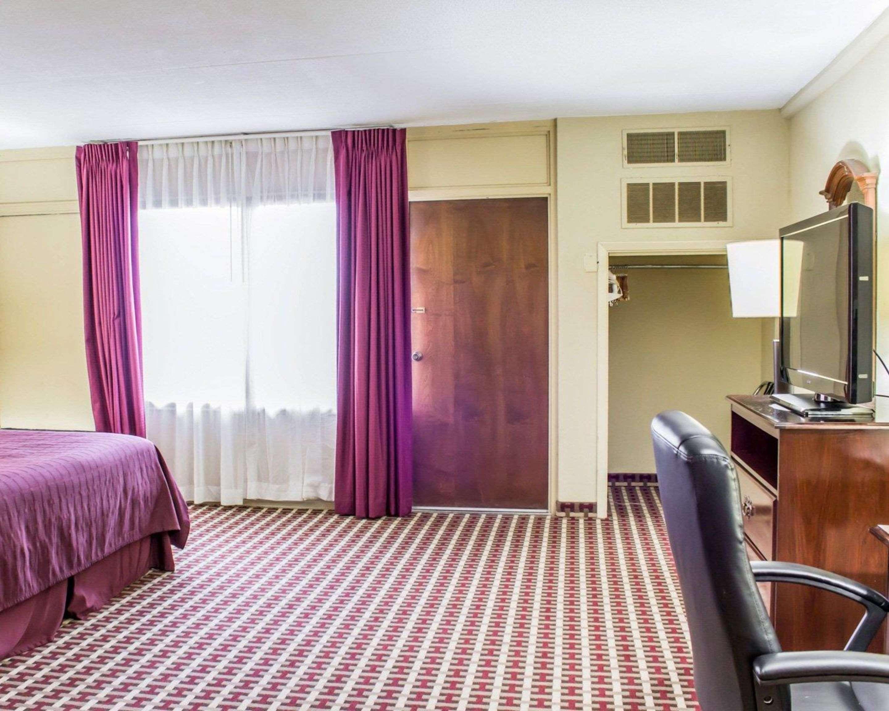 Quality Inn & Suites פייטוויל מראה חיצוני תמונה