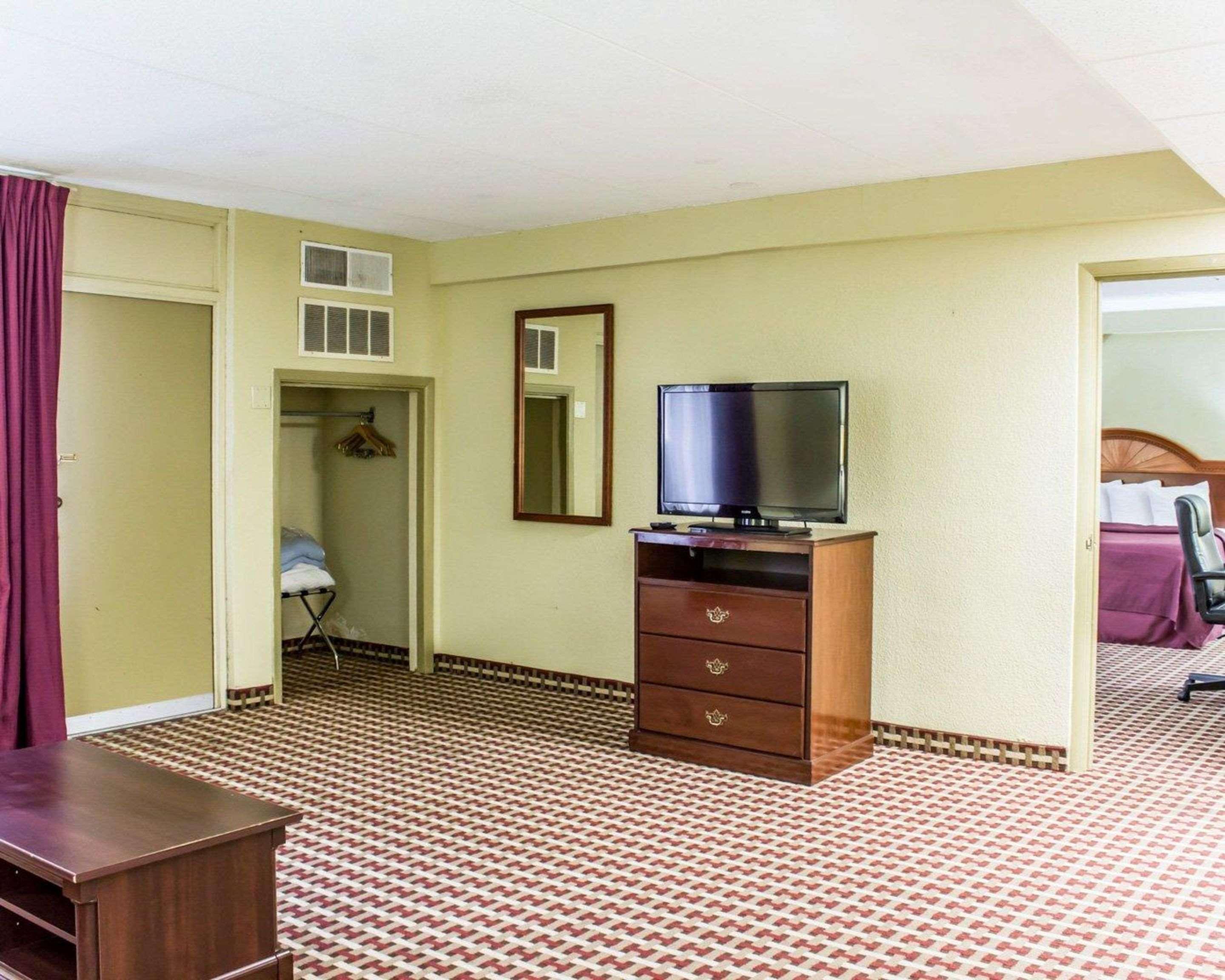 Quality Inn & Suites פייטוויל מראה חיצוני תמונה