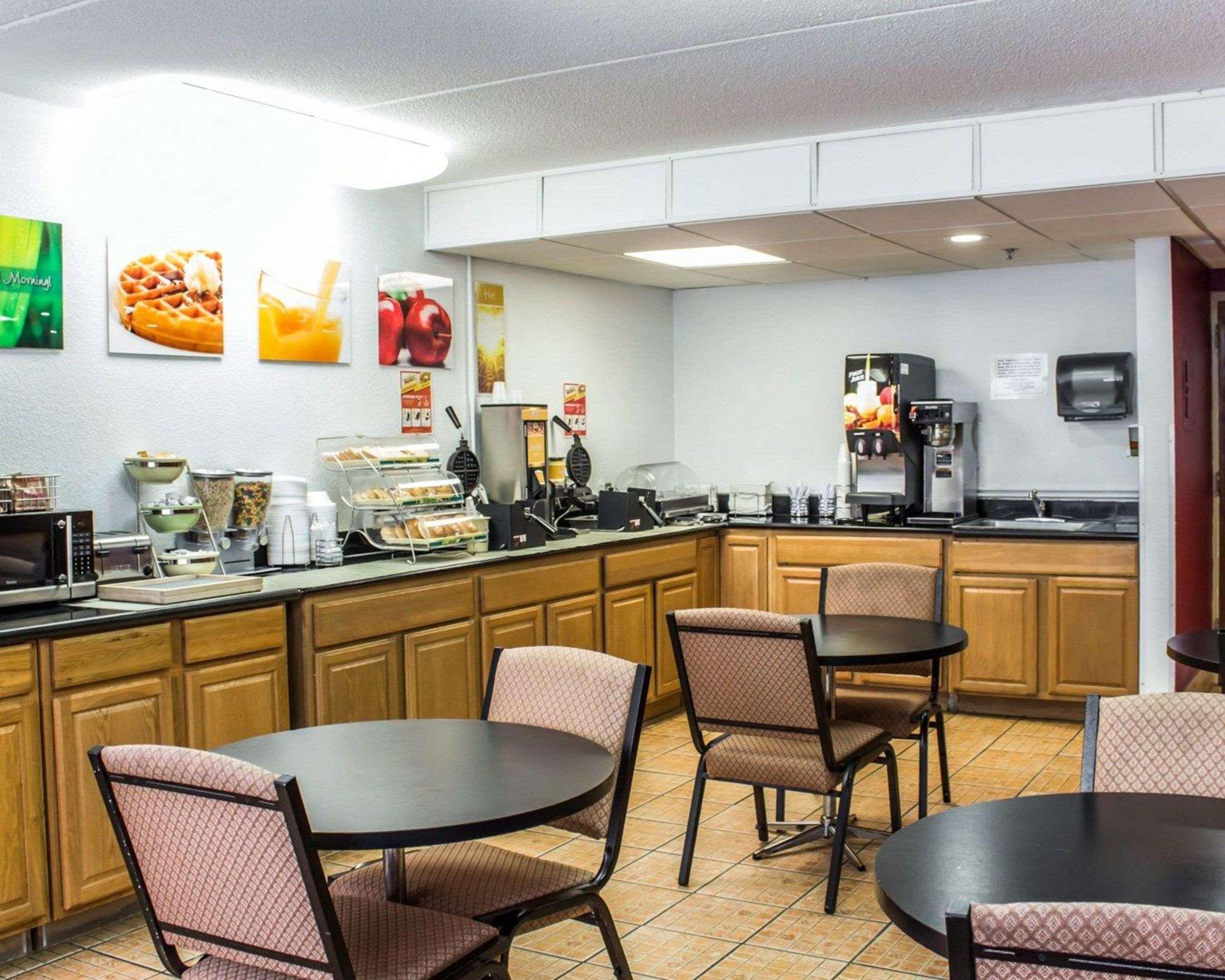 Quality Inn & Suites פייטוויל מראה חיצוני תמונה
