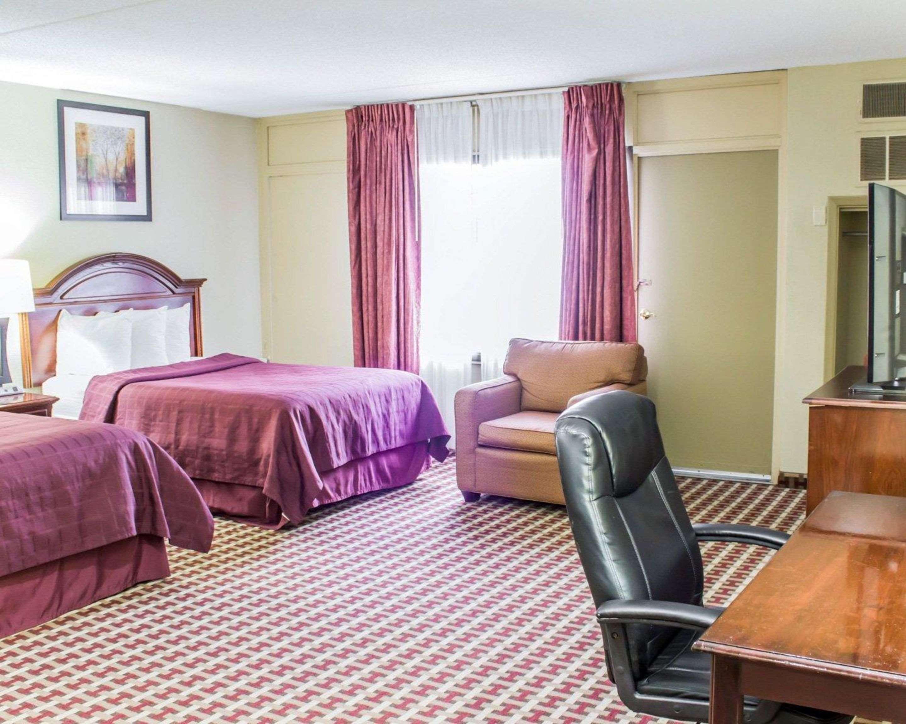Quality Inn & Suites פייטוויל מראה חיצוני תמונה