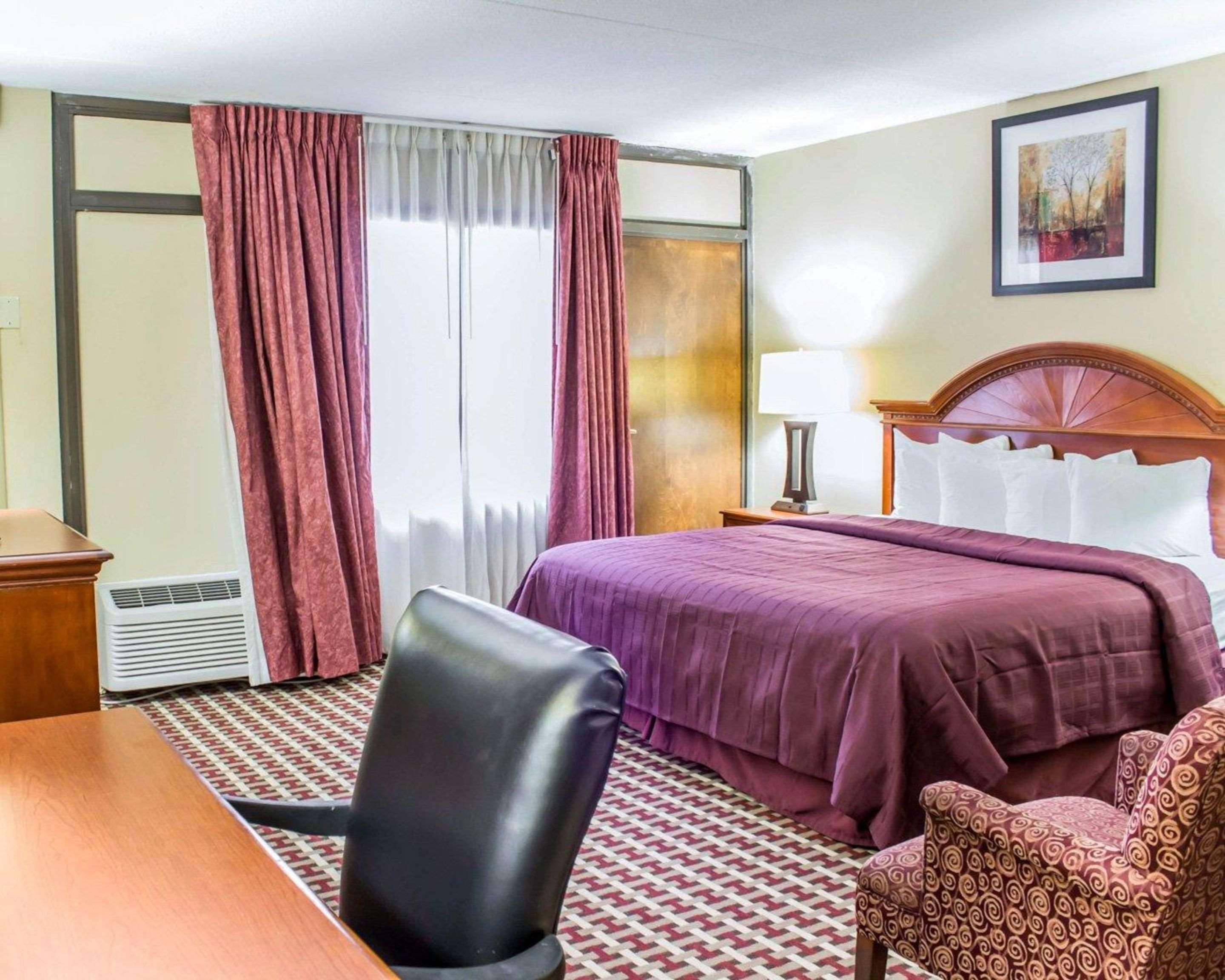 Quality Inn & Suites פייטוויל מראה חיצוני תמונה