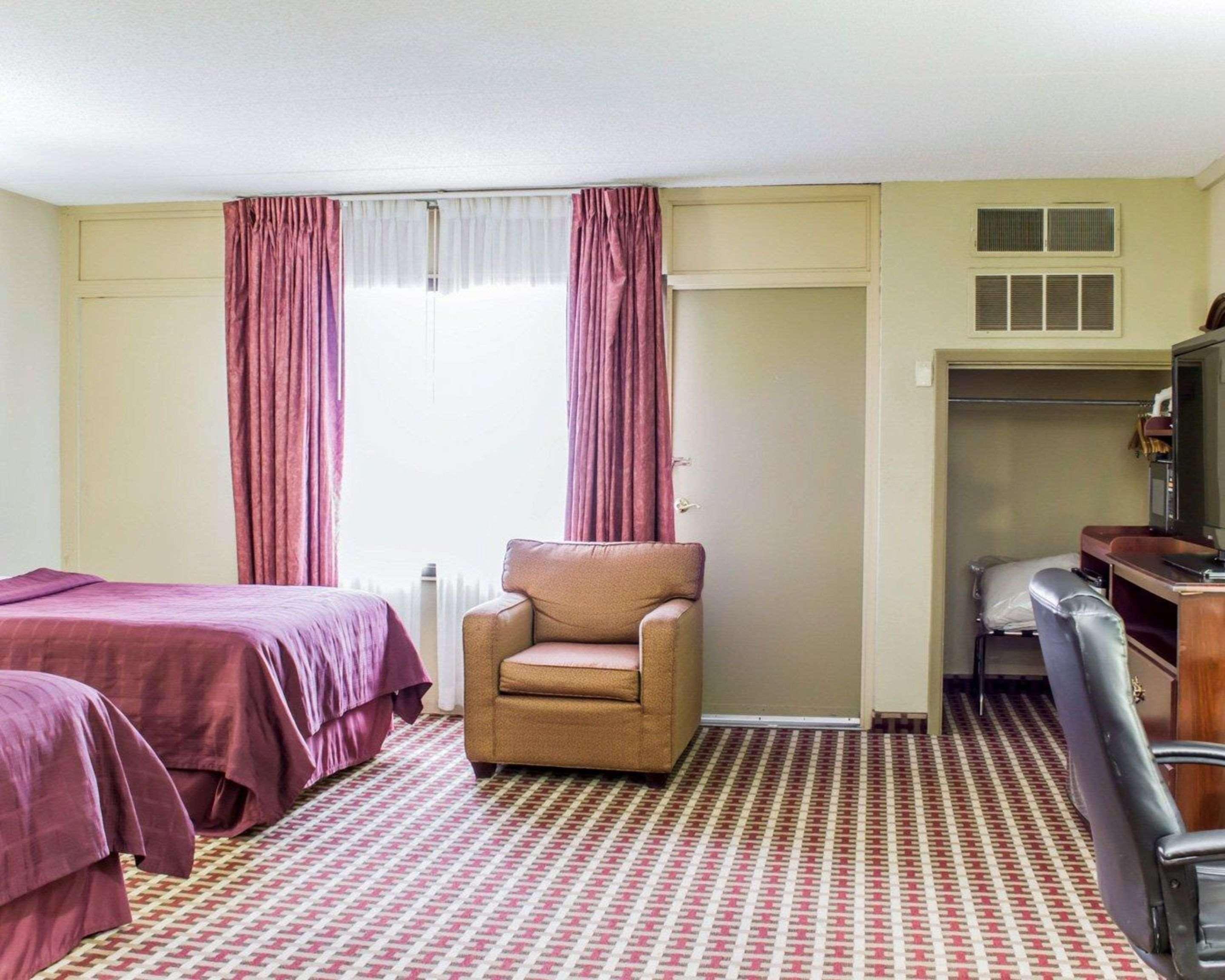 Quality Inn & Suites פייטוויל מראה חיצוני תמונה