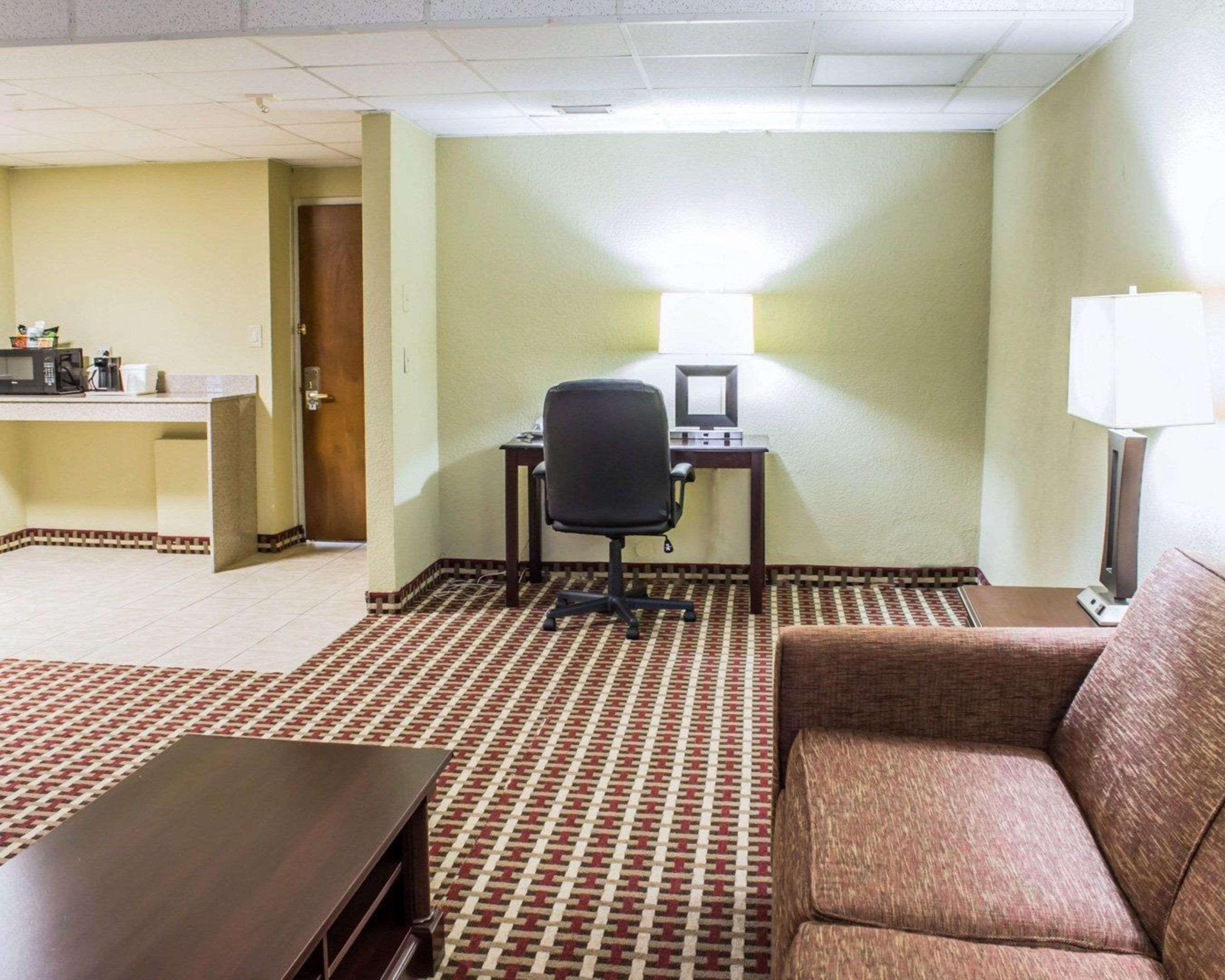 Quality Inn & Suites פייטוויל מראה חיצוני תמונה
