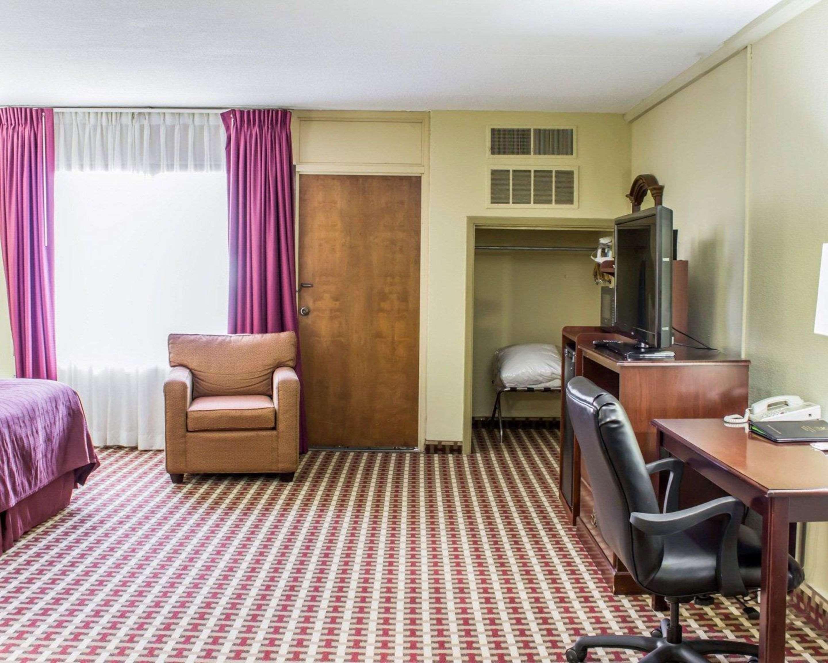 Quality Inn & Suites פייטוויל מראה חיצוני תמונה