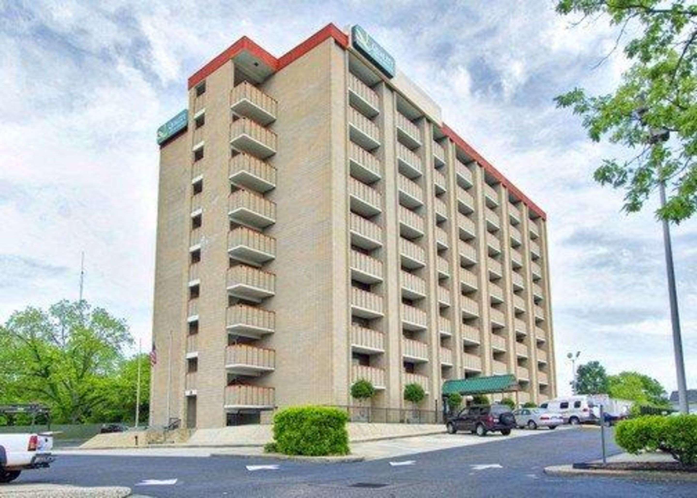Quality Inn & Suites פייטוויל מראה חיצוני תמונה