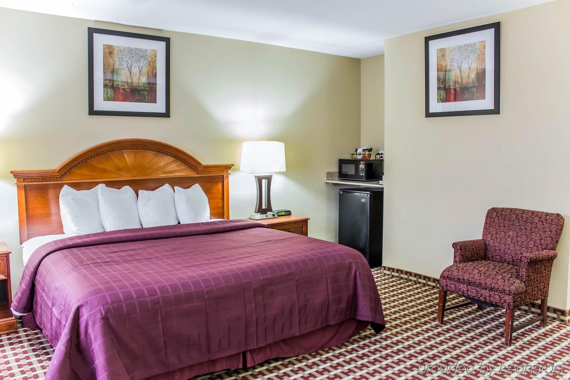 Quality Inn & Suites פייטוויל מראה חיצוני תמונה