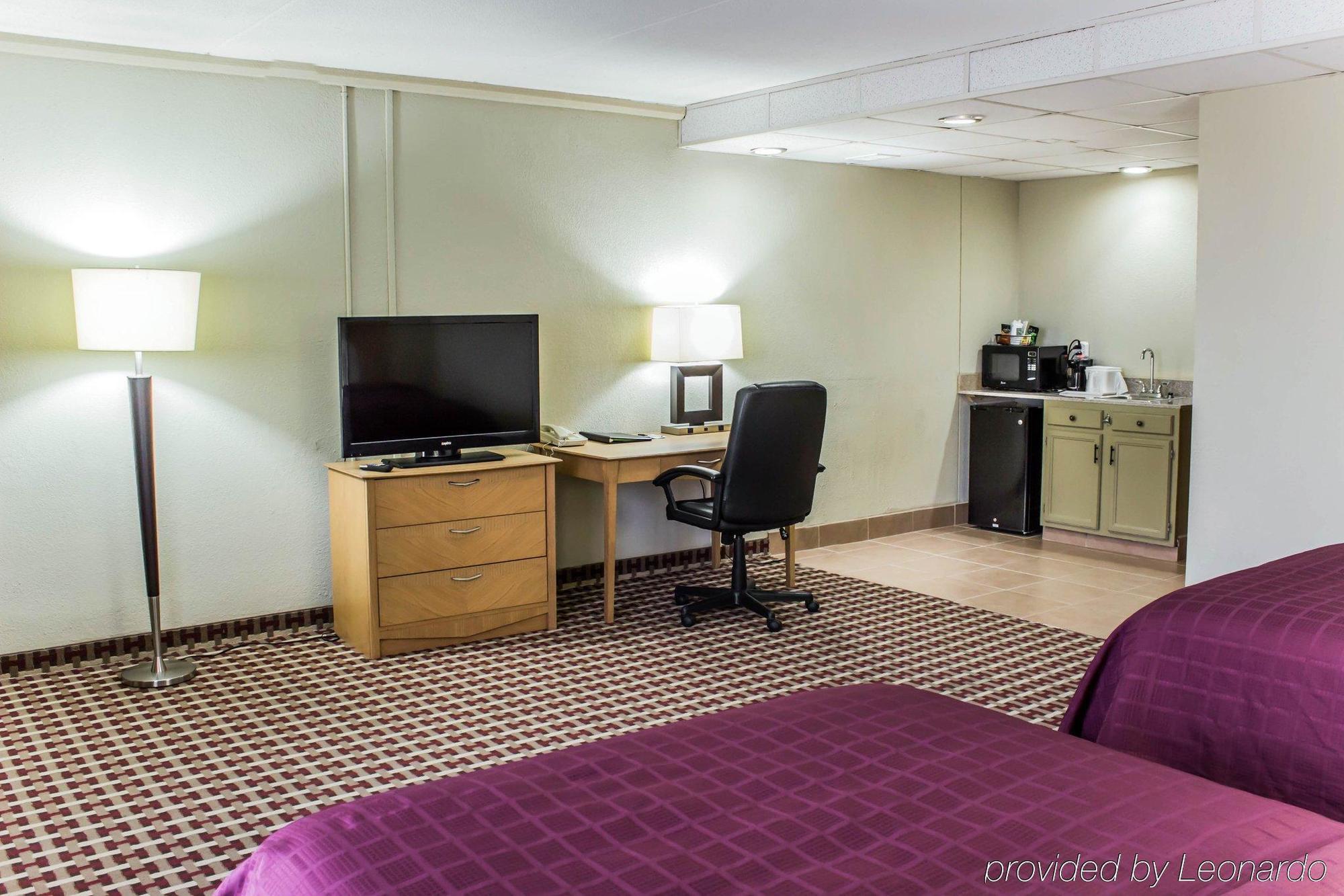 Quality Inn & Suites פייטוויל מראה חיצוני תמונה