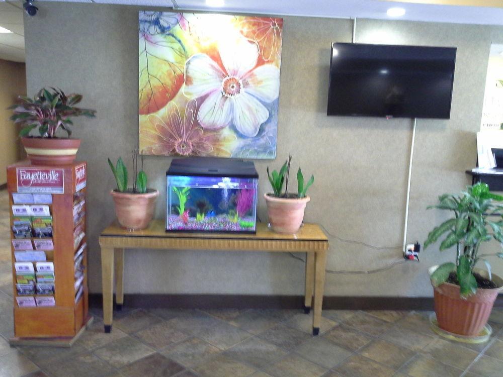 Quality Inn & Suites פייטוויל מראה חיצוני תמונה