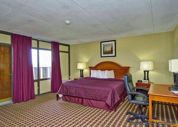 Quality Inn & Suites פייטוויל מראה חיצוני תמונה