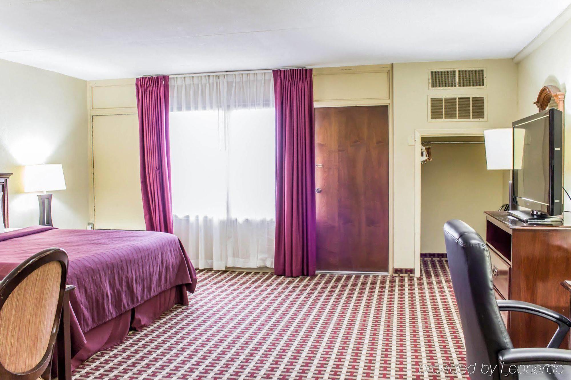 Quality Inn & Suites פייטוויל מראה חיצוני תמונה