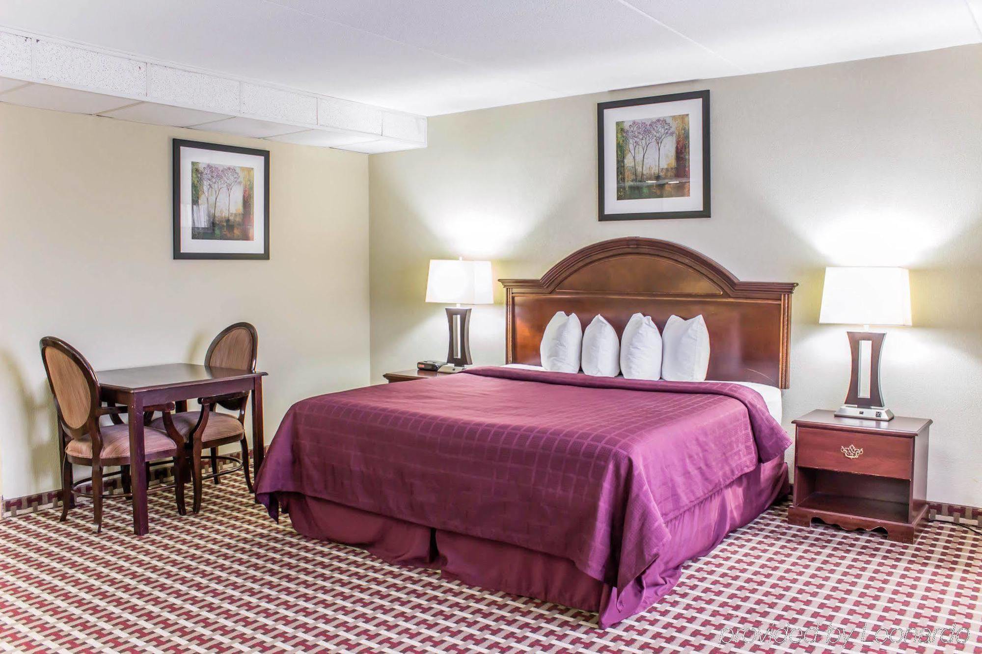 Quality Inn & Suites פייטוויל מראה חיצוני תמונה