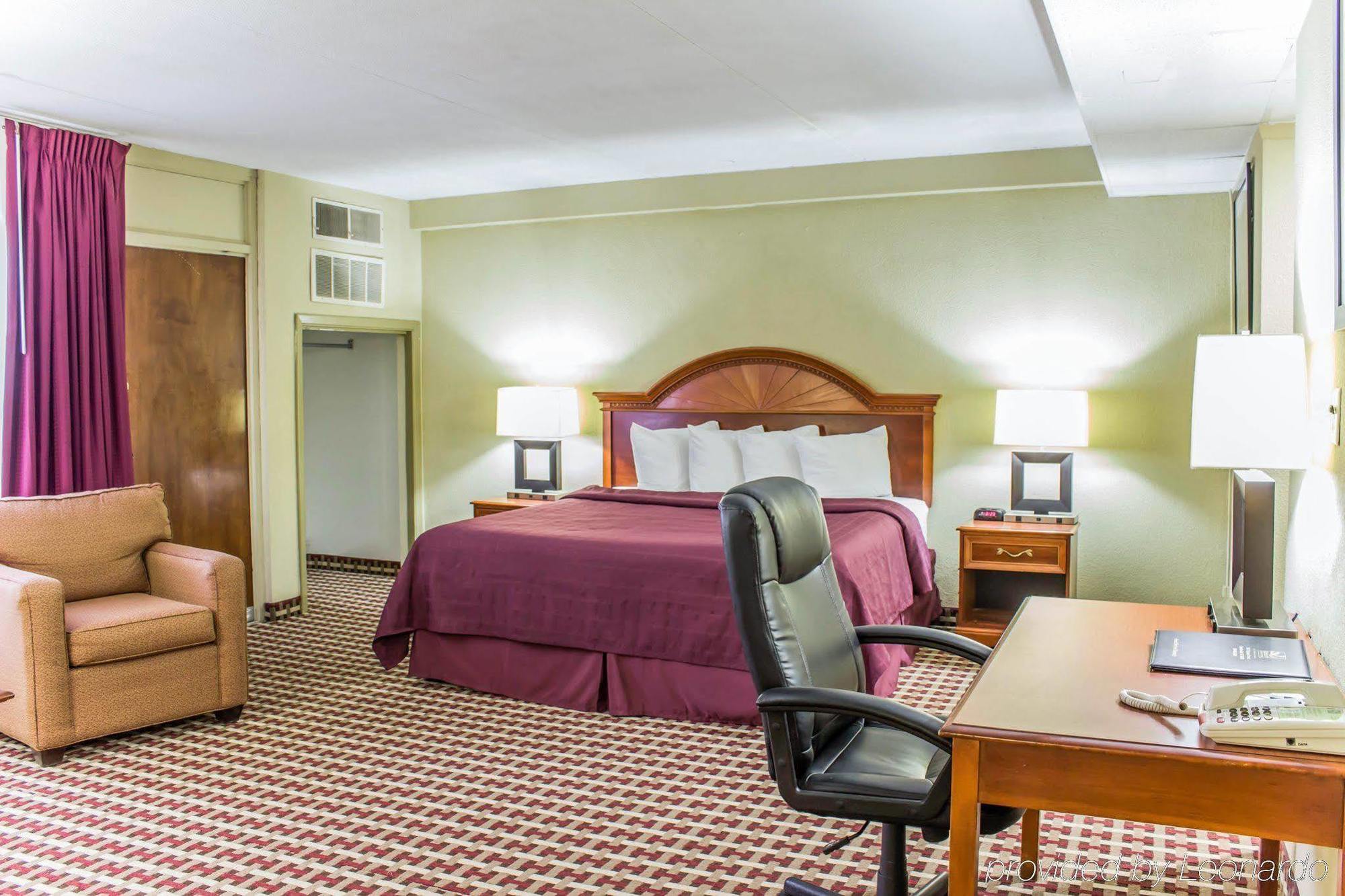 Quality Inn & Suites פייטוויל מראה חיצוני תמונה