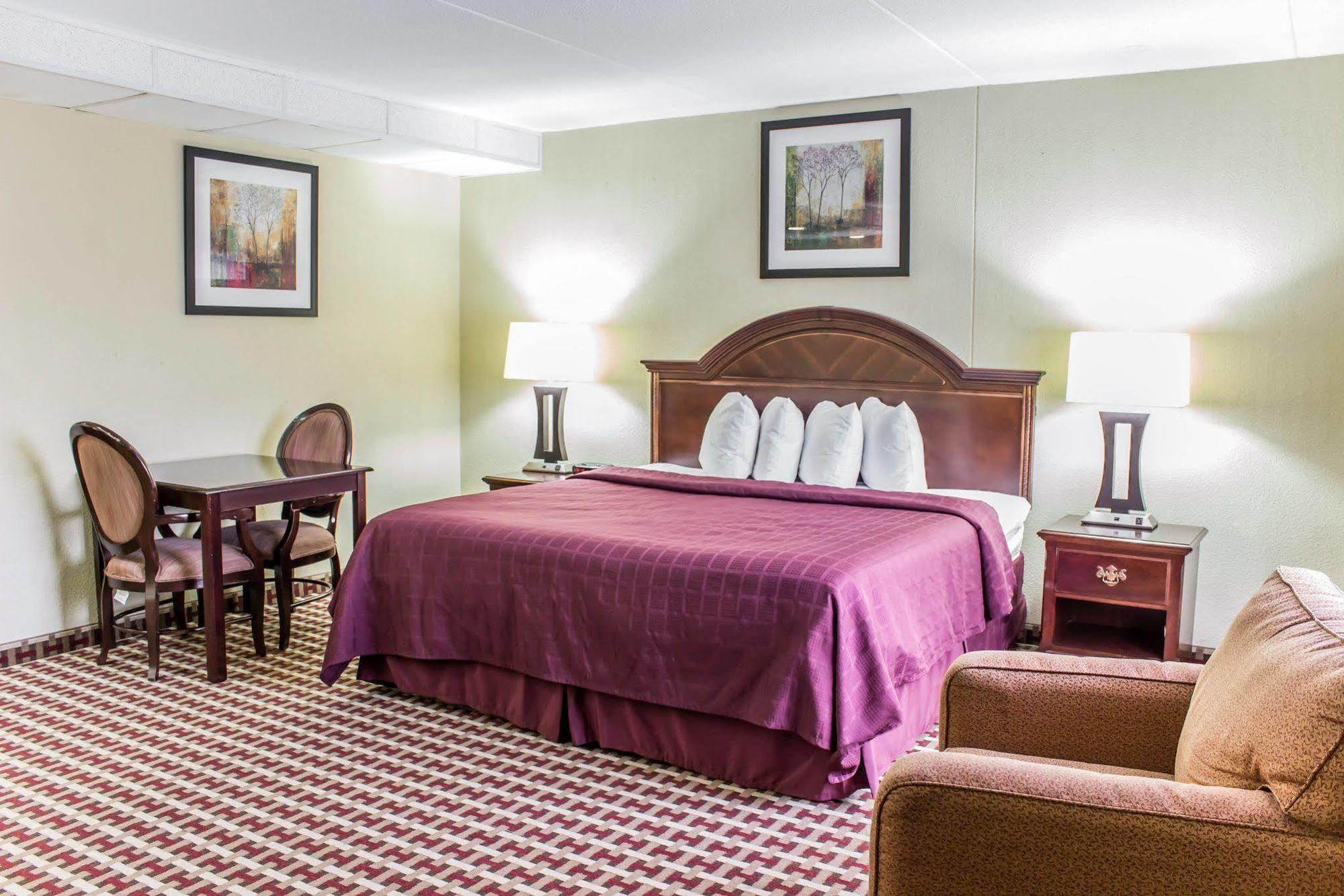 Quality Inn & Suites פייטוויל מראה חיצוני תמונה