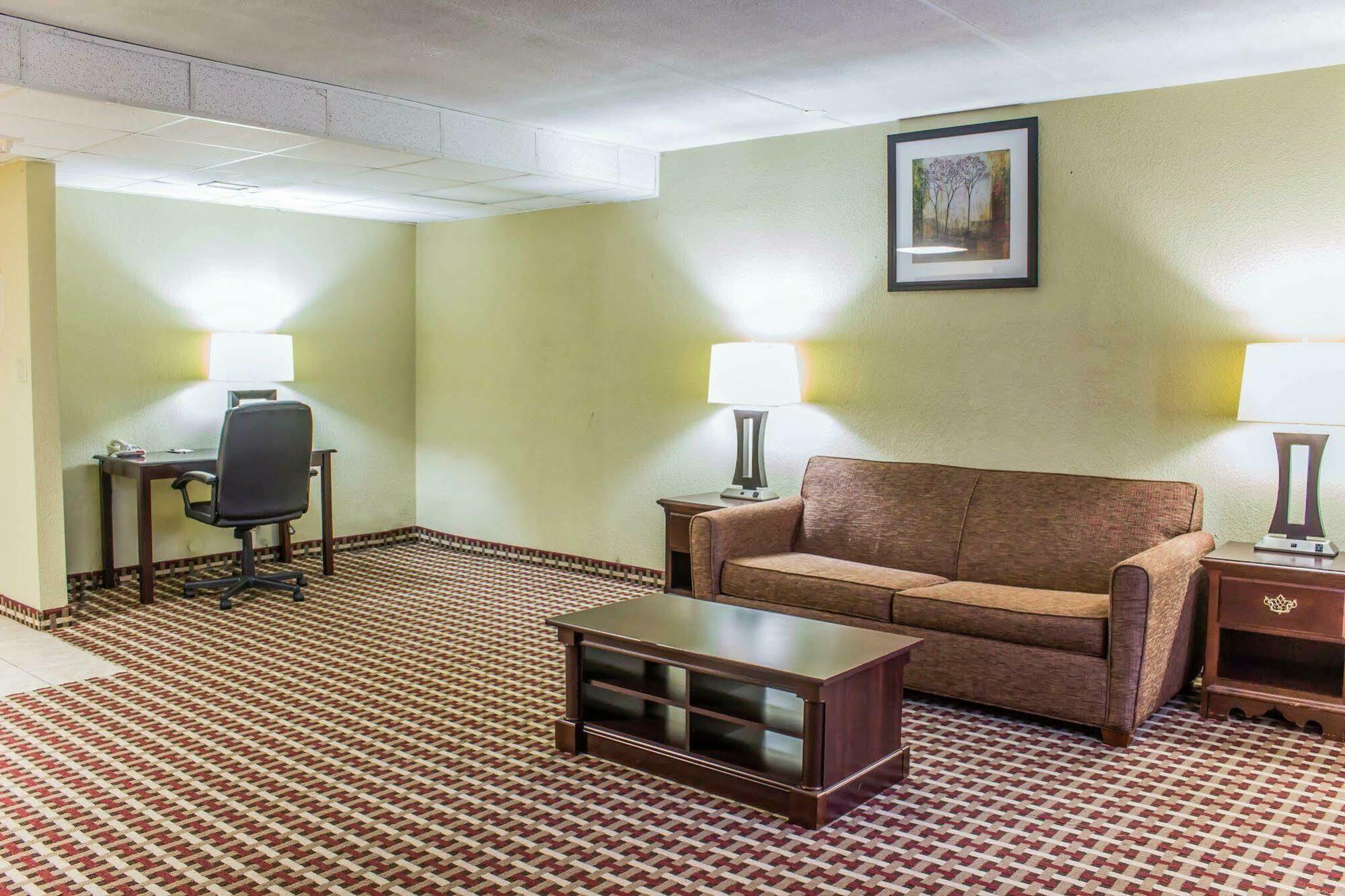 Quality Inn & Suites פייטוויל מראה חיצוני תמונה