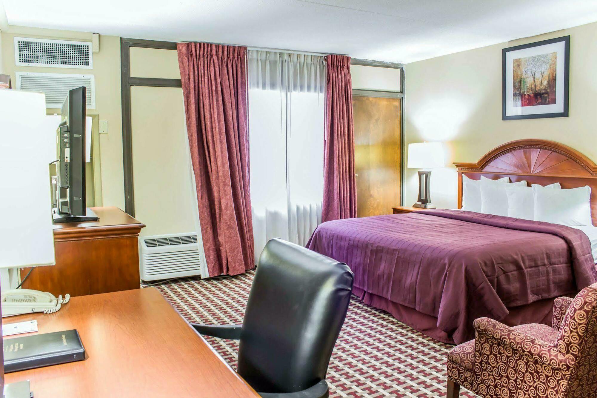 Quality Inn & Suites פייטוויל מראה חיצוני תמונה